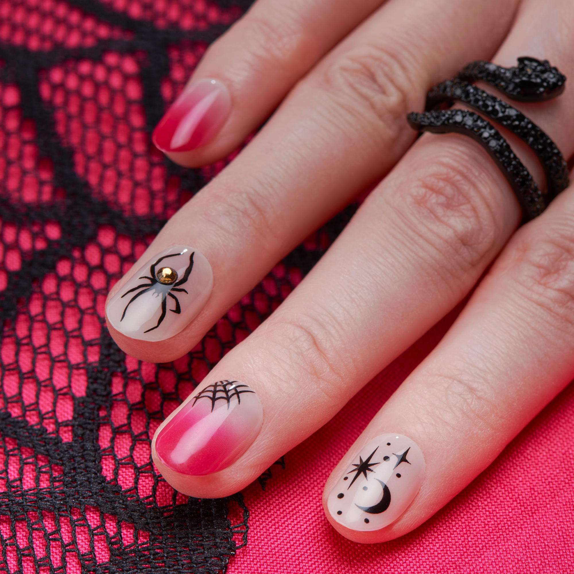 Web of Deceit - Short Oval Nail On Press On Manicure