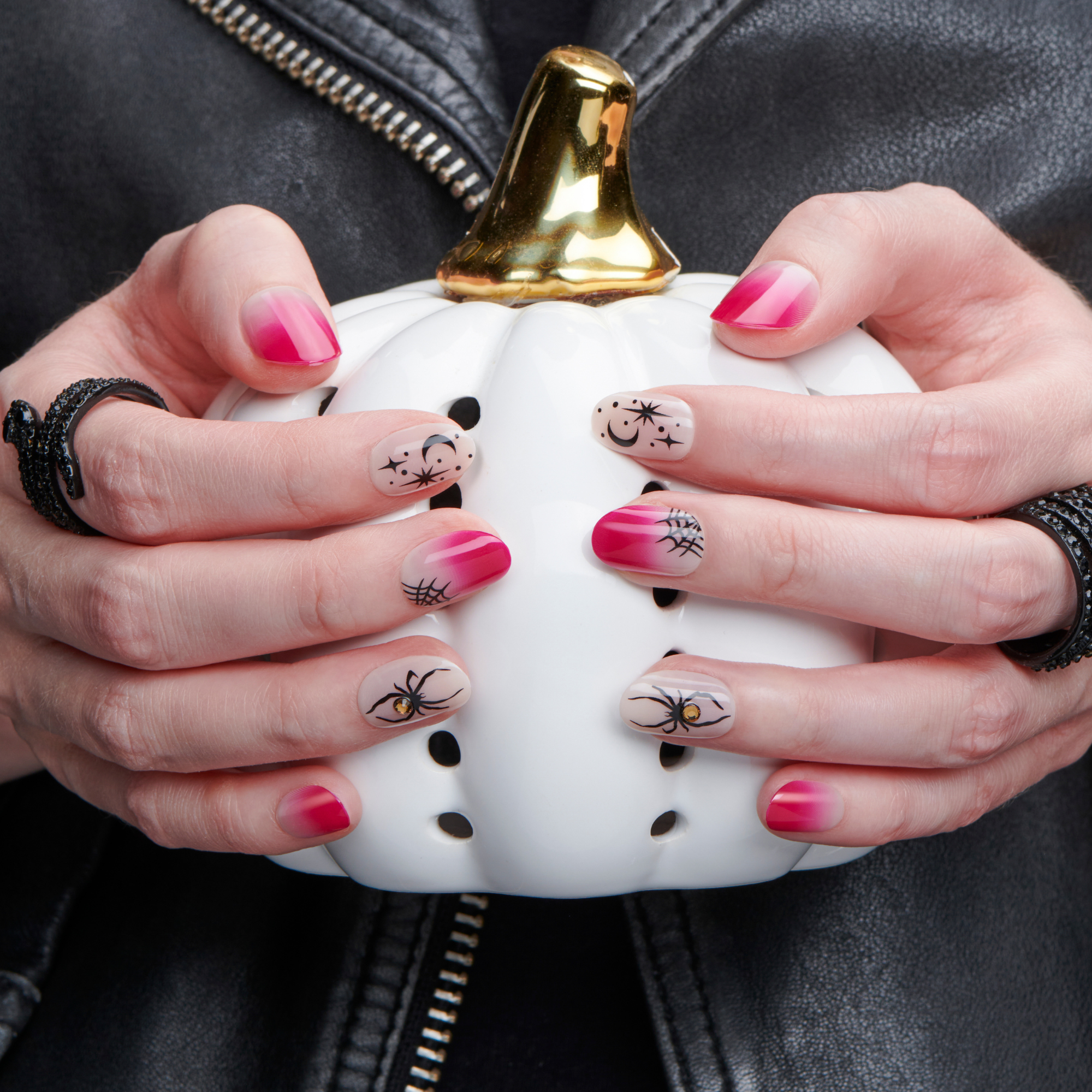 Web of Deceit - Short Oval Nail On Press On Manicure