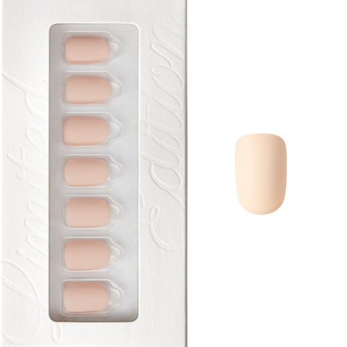 Cozy Neutral - Squoval Weekender Press On Manicure