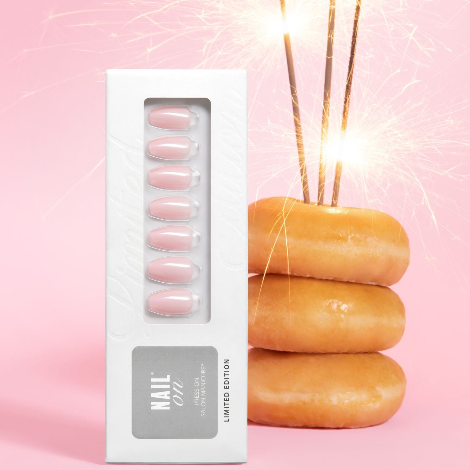 Strawberry Glazed - Coffin Weekender Press On Manicure