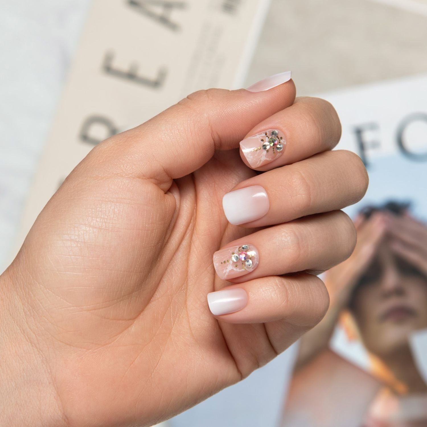 Headliner - Squoval Weekender Press On Manicure