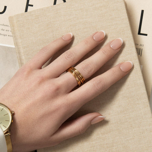 First Class - Short Oval Nail On Press On Manicure