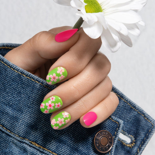 You Made My Daisy - Short Oval Nail On Press On Manicure