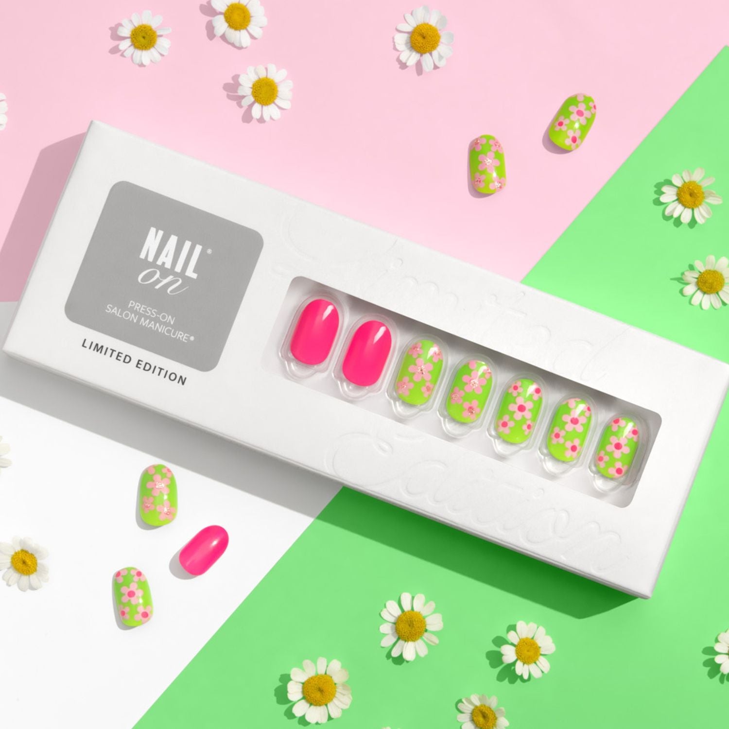 You Made My Daisy - Short Oval Nail On Press On Manicure