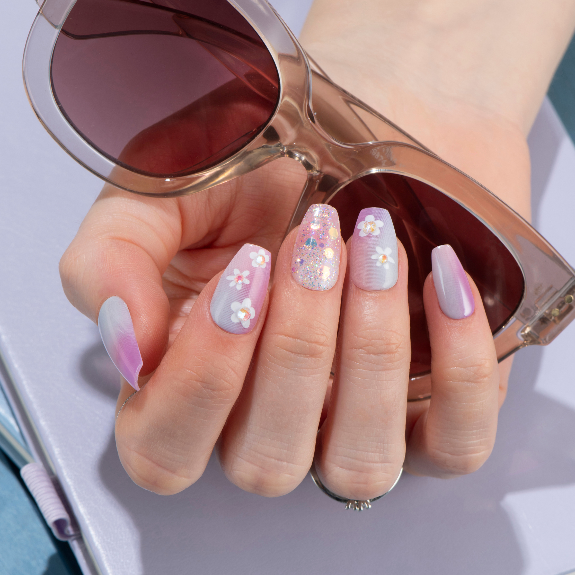 Petal Poise - Medium Coffin Nail On Press On Manicure