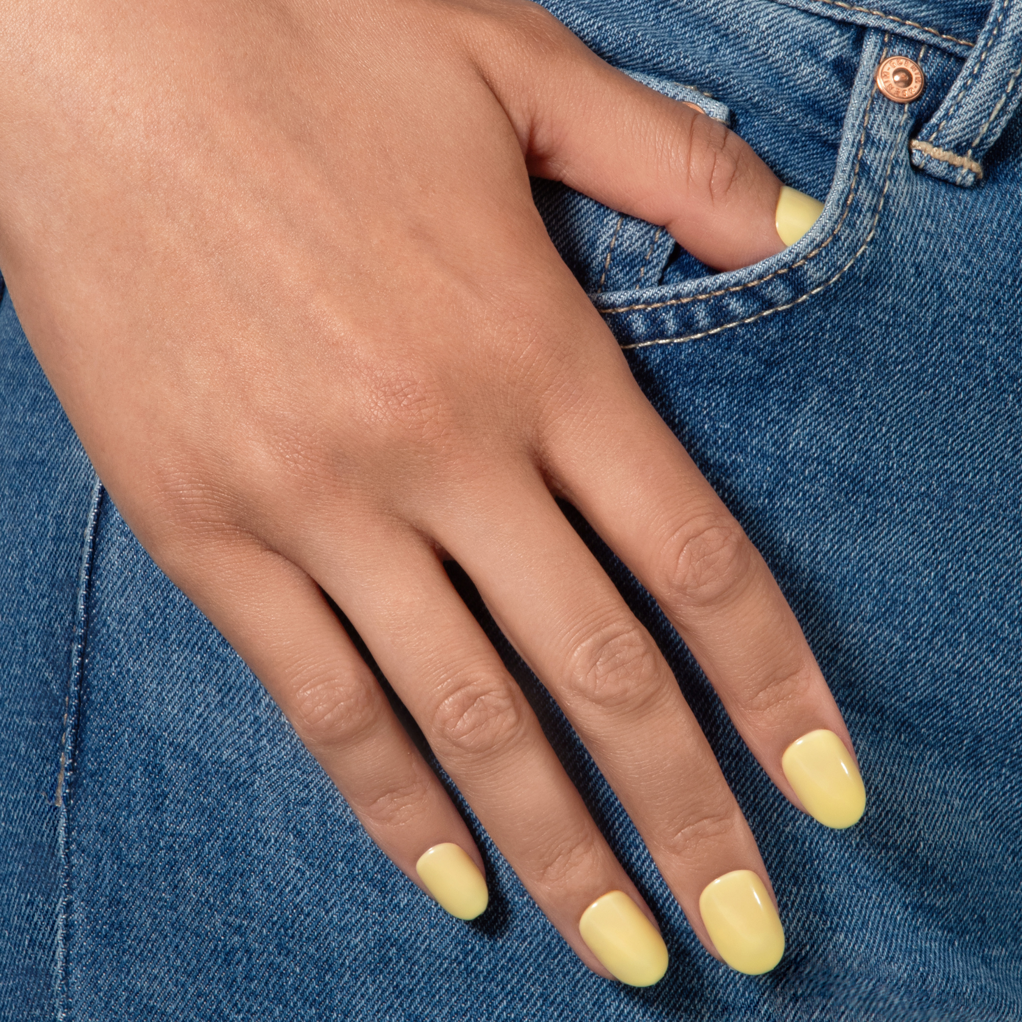 Powder Yellow - Oval Weekender Press On Manicure