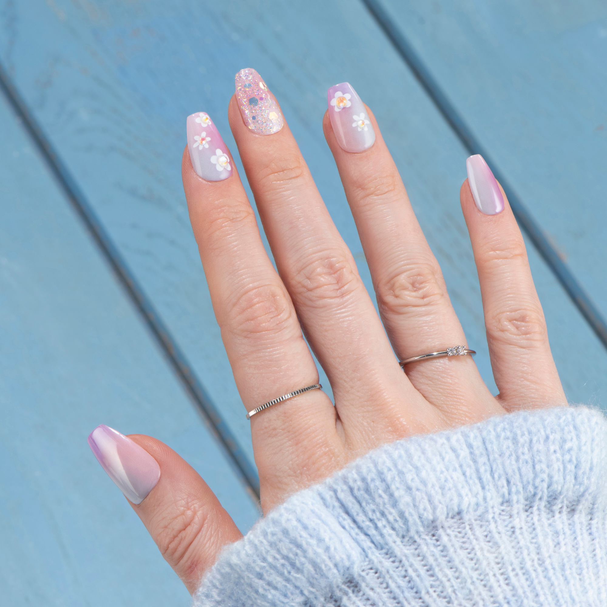 Petal Poise - Medium Coffin Nail On Press On Manicure