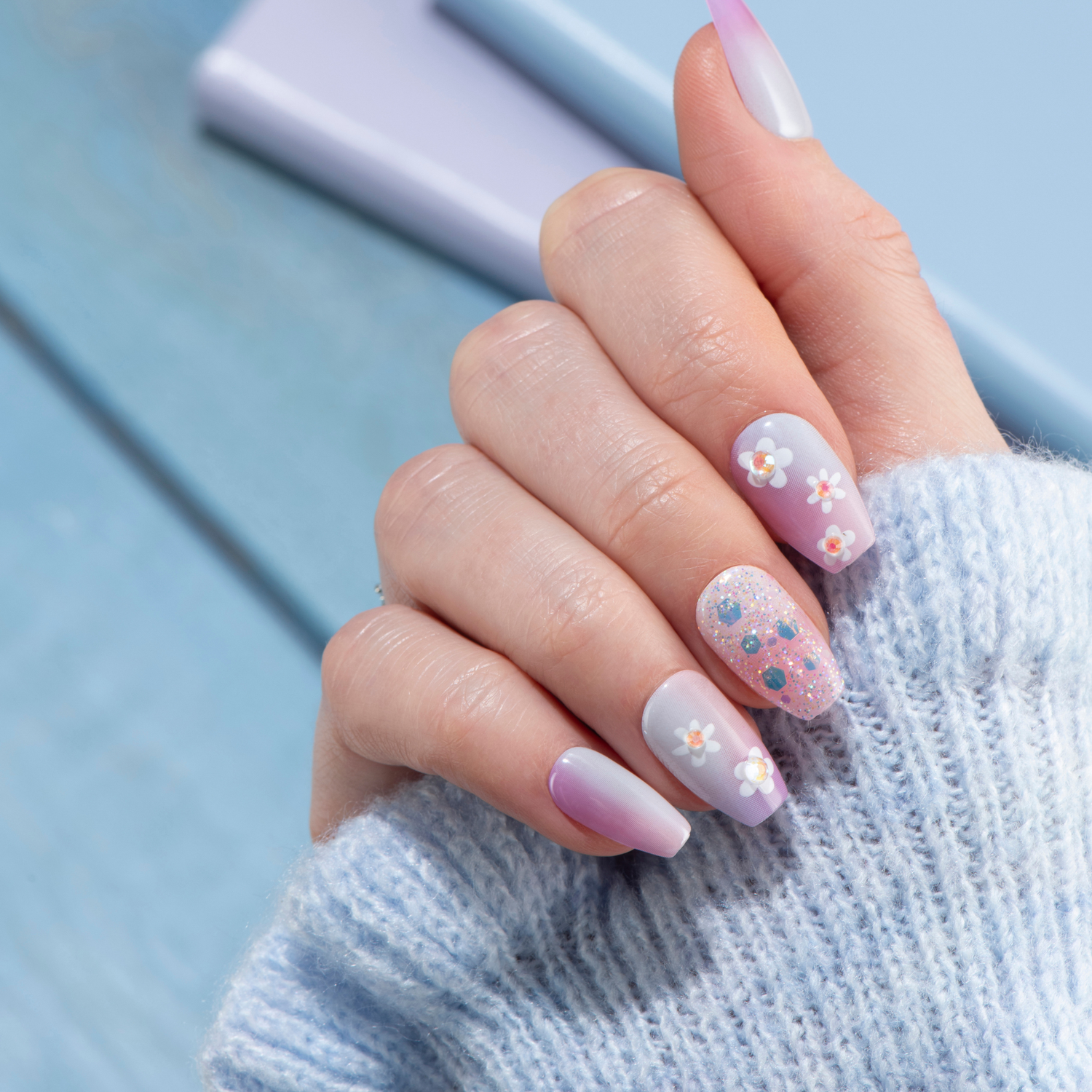 Petal Poise - Medium Coffin Nail On Press On Manicure
