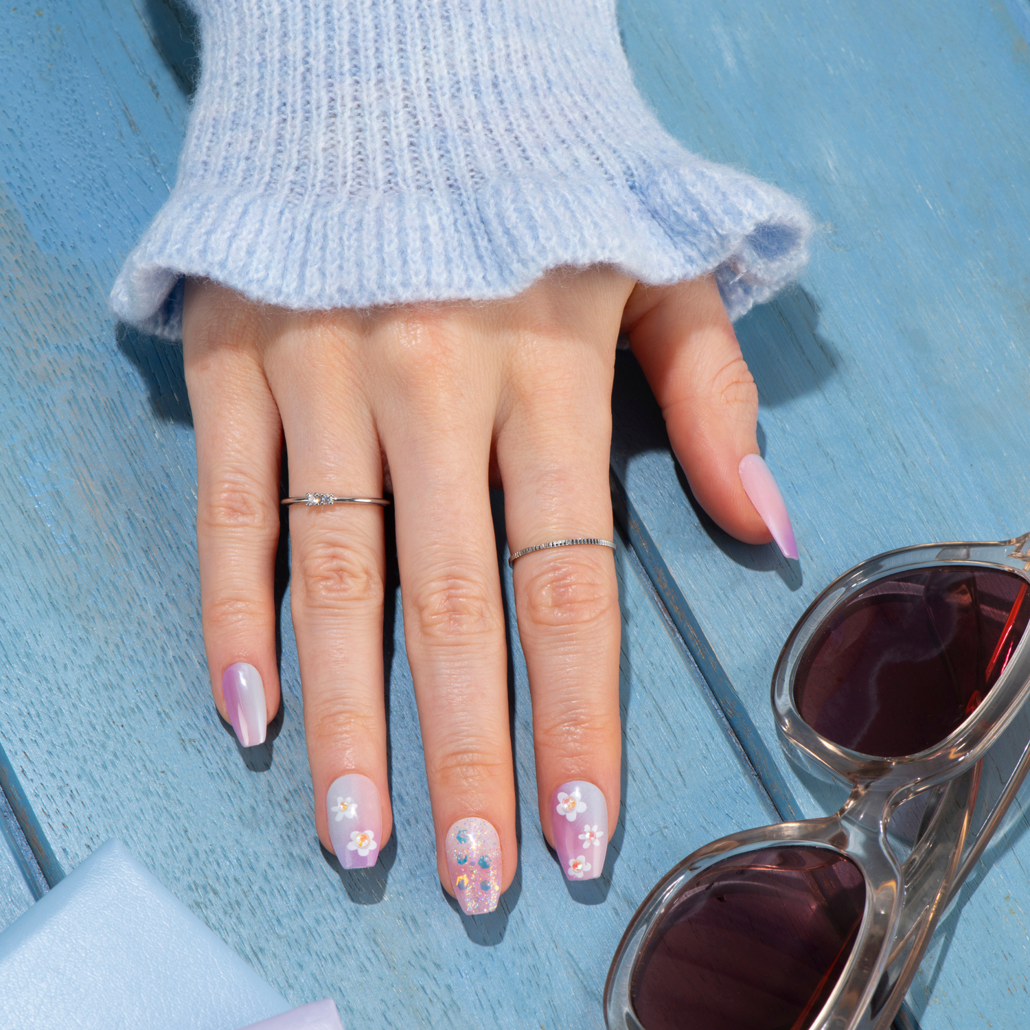 Petal Poise - Medium Coffin Nail On Press On Manicure