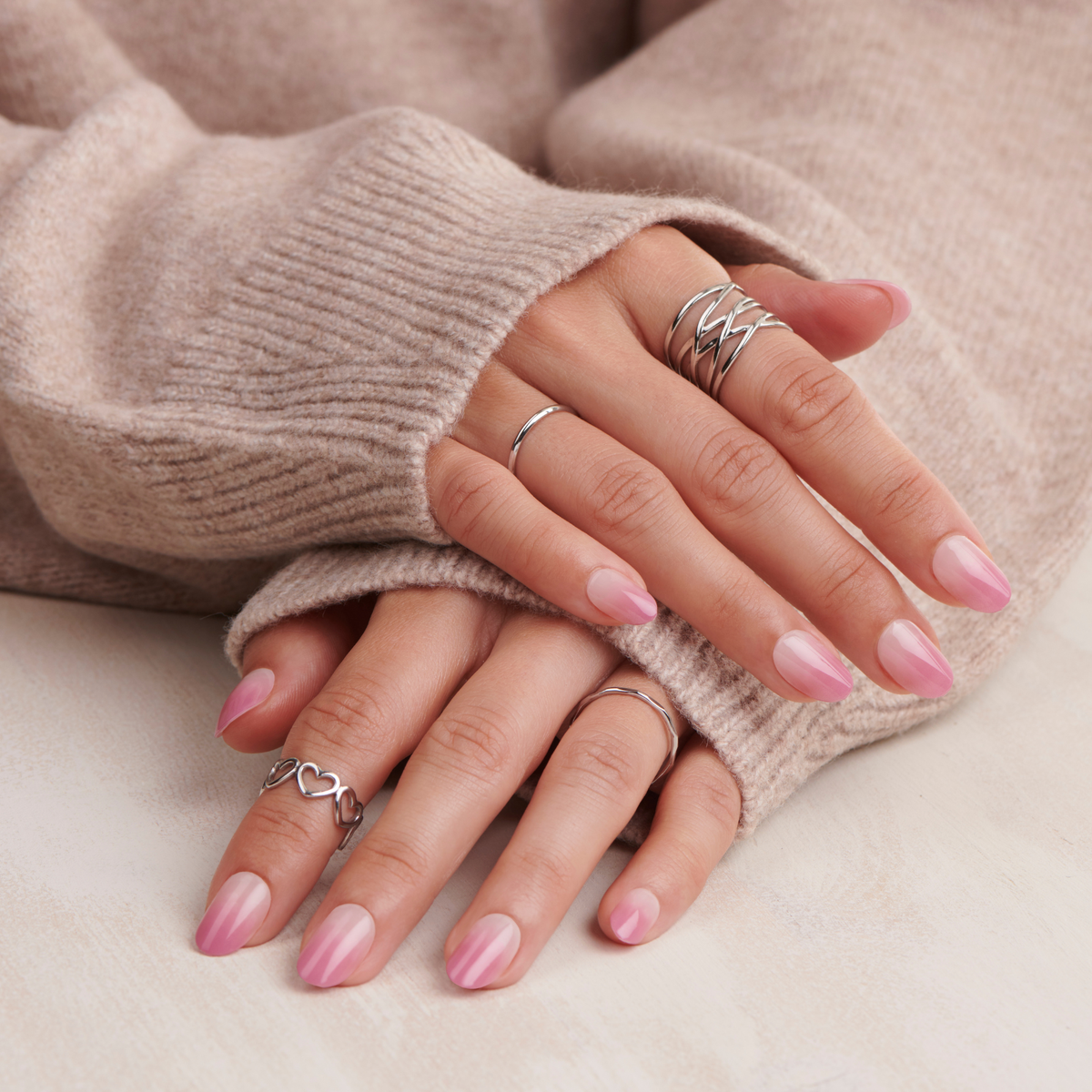 Soft Focus - Oval Press On Manicure